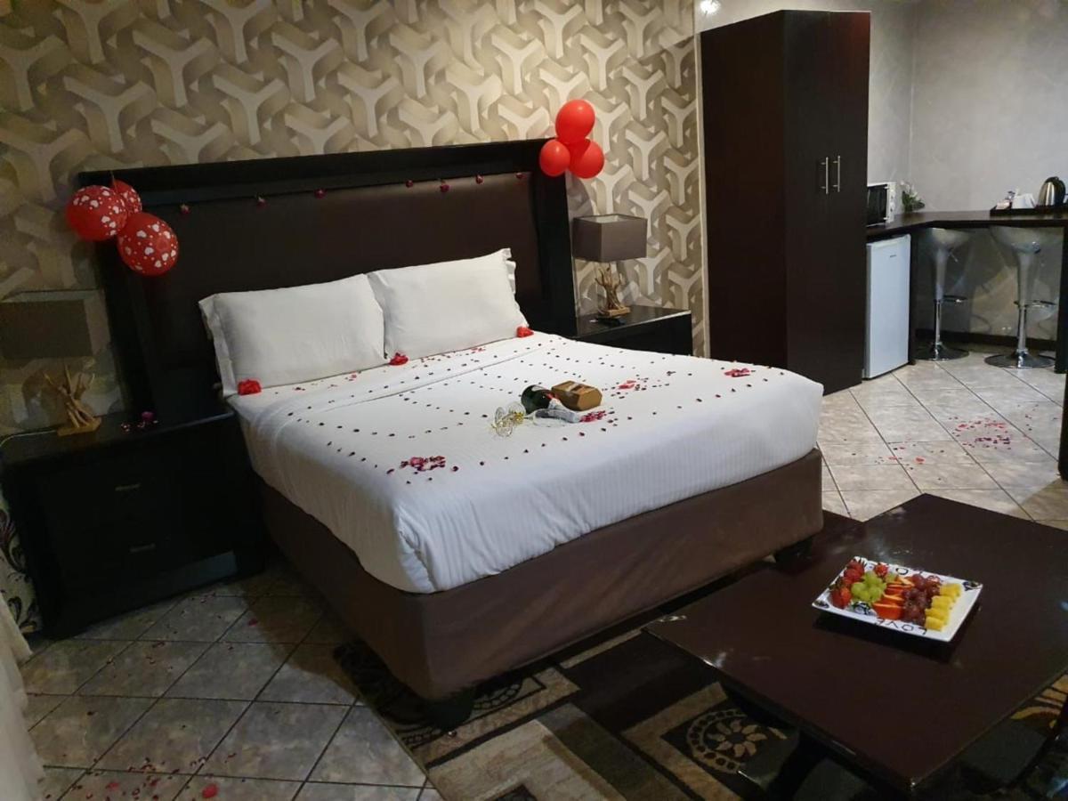 Ecotel Premier Lodge & Conference Centre ベノニ エクステリア 写真