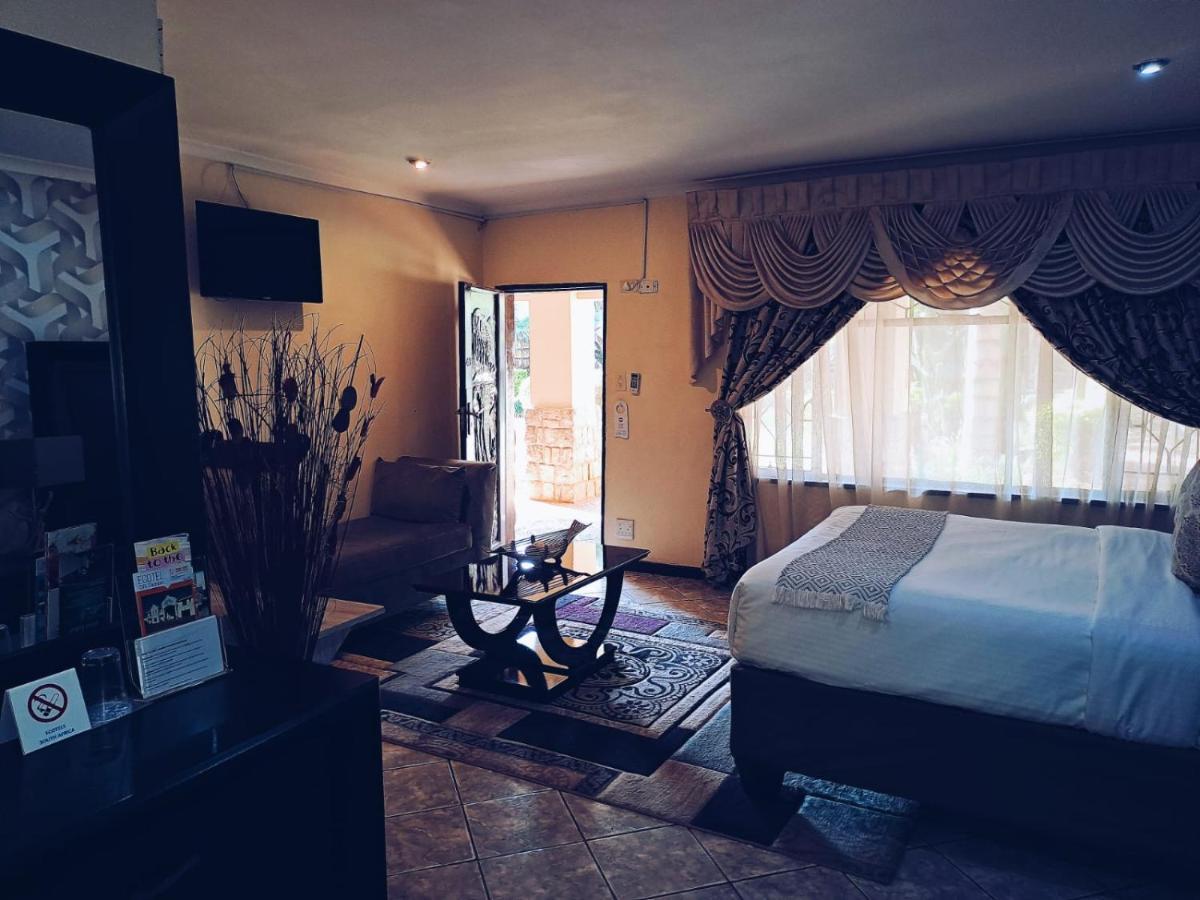 Ecotel Premier Lodge & Conference Centre ベノニ エクステリア 写真