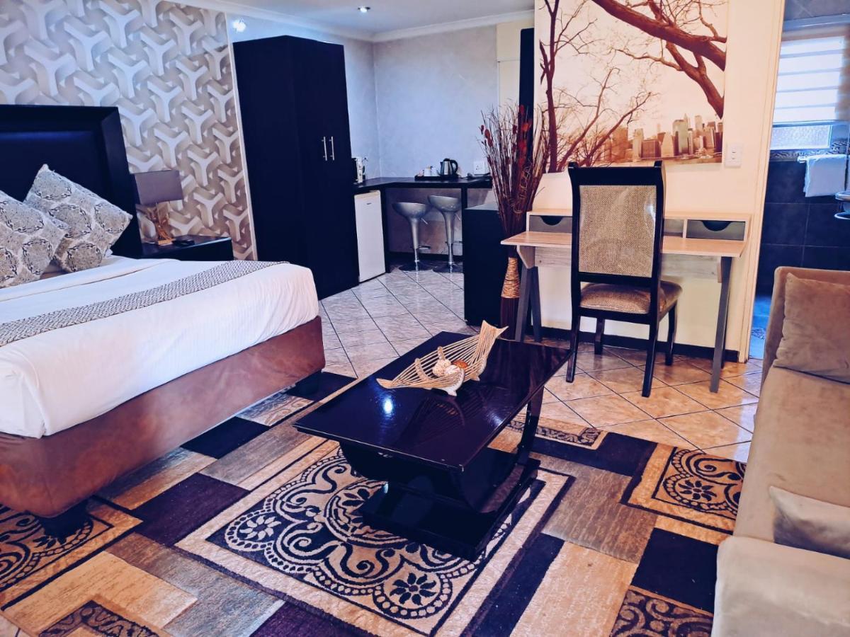 Ecotel Premier Lodge & Conference Centre ベノニ エクステリア 写真