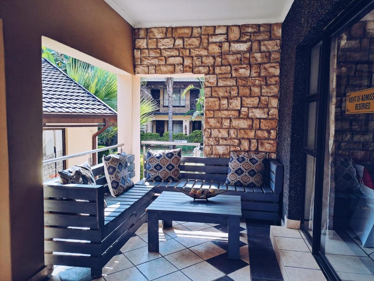 Ecotel Premier Lodge & Conference Centre ベノニ エクステリア 写真