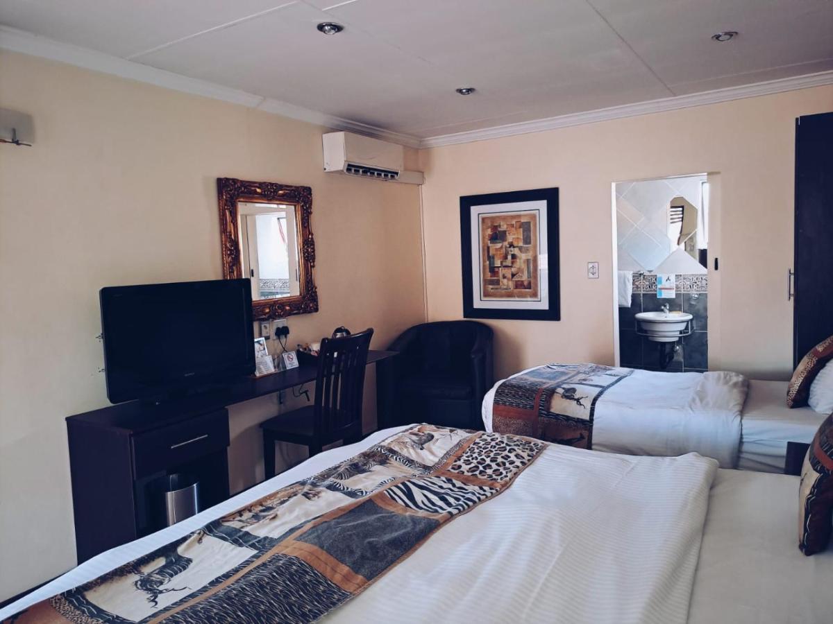 Ecotel Premier Lodge & Conference Centre ベノニ エクステリア 写真