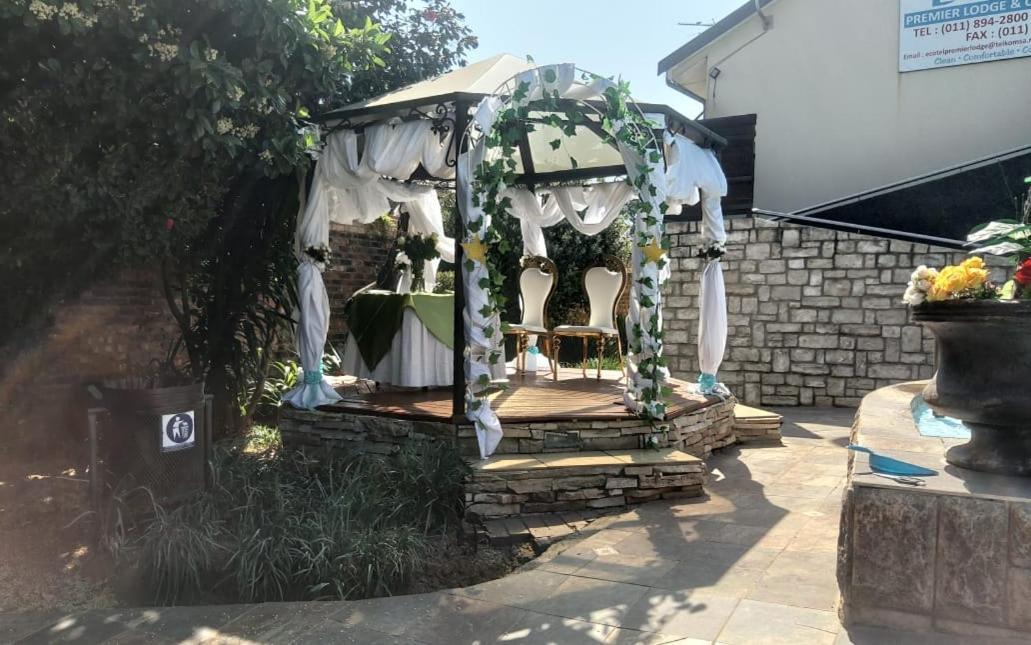Ecotel Premier Lodge & Conference Centre ベノニ エクステリア 写真
