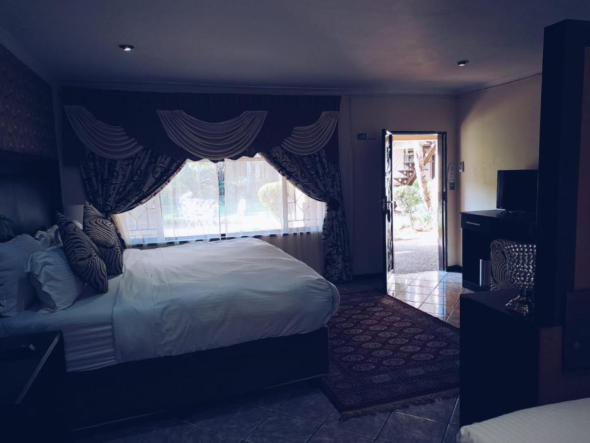 Ecotel Premier Lodge & Conference Centre ベノニ エクステリア 写真