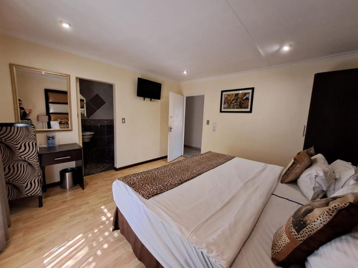 Ecotel Premier Lodge & Conference Centre ベノニ エクステリア 写真