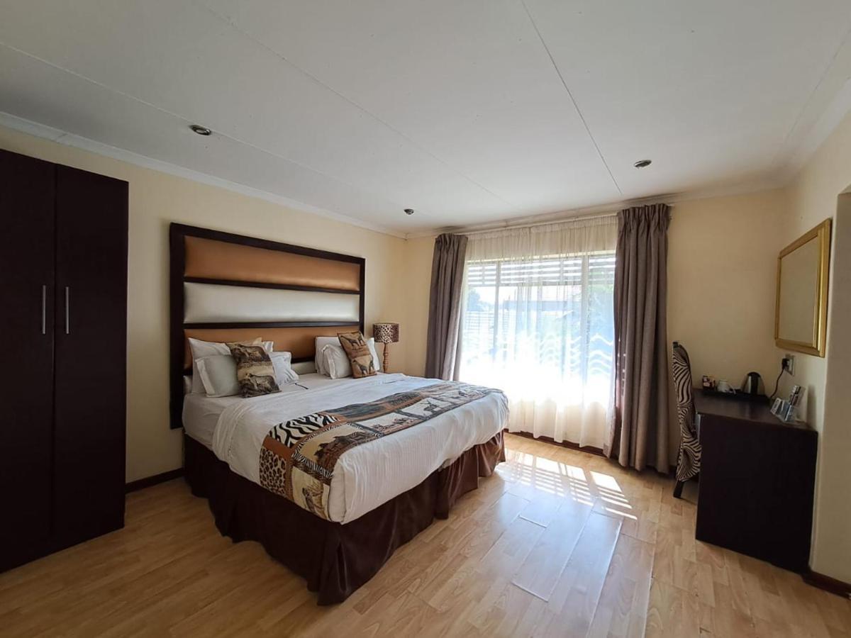 Ecotel Premier Lodge & Conference Centre ベノニ エクステリア 写真