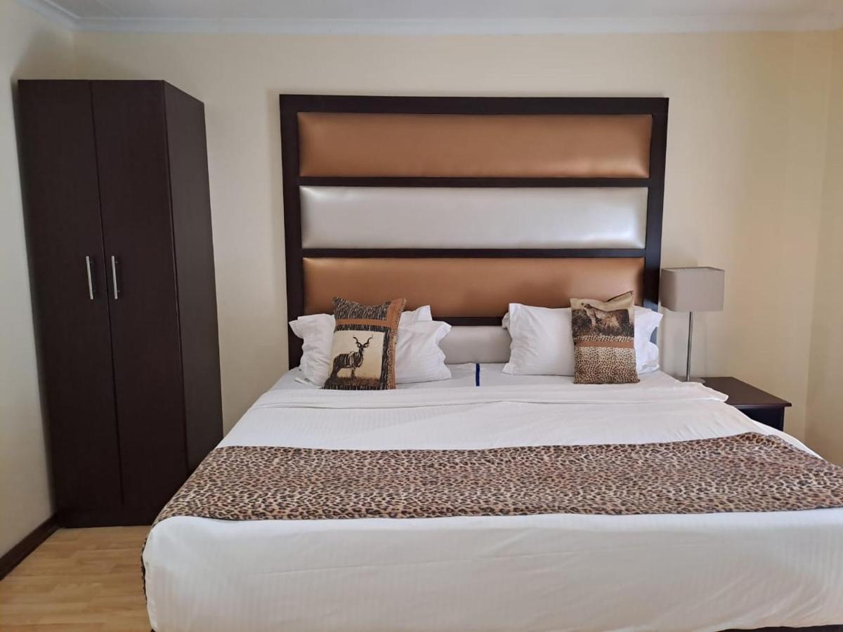 Ecotel Premier Lodge & Conference Centre ベノニ エクステリア 写真