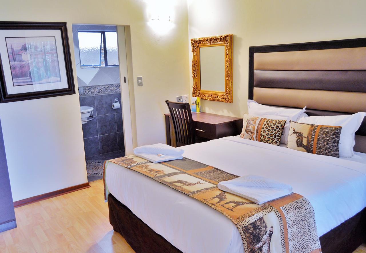Ecotel Premier Lodge & Conference Centre ベノニ エクステリア 写真