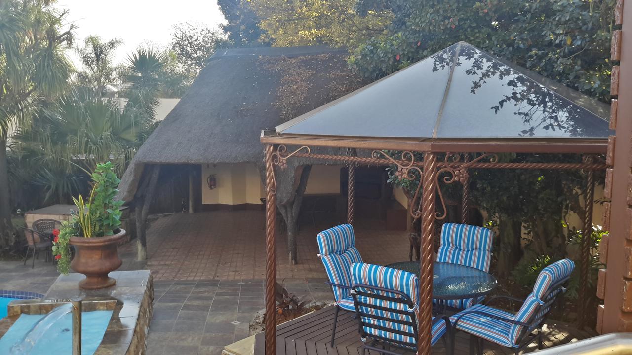 Ecotel Premier Lodge & Conference Centre ベノニ エクステリア 写真